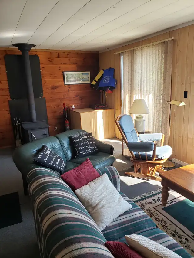 Private Beachfront Cottage for Rent on a Quiet Lake in Ontario in Canada - Image 8