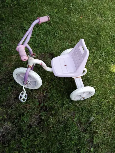 Tricycle BARBIES pour fille grandeur petit  A-1- AUBAINE !, View more