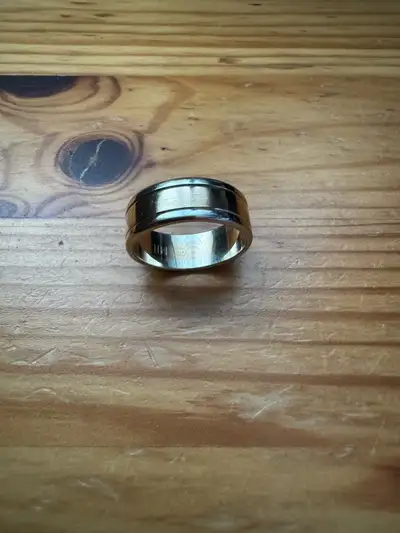 Brand new Michael hill 10k white and gold ring freshly polished and comes with box
