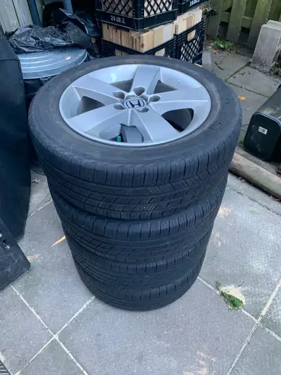Michelin all-season tires mounted on Honda rims are in good, pre-owned condition and are ready for t...
