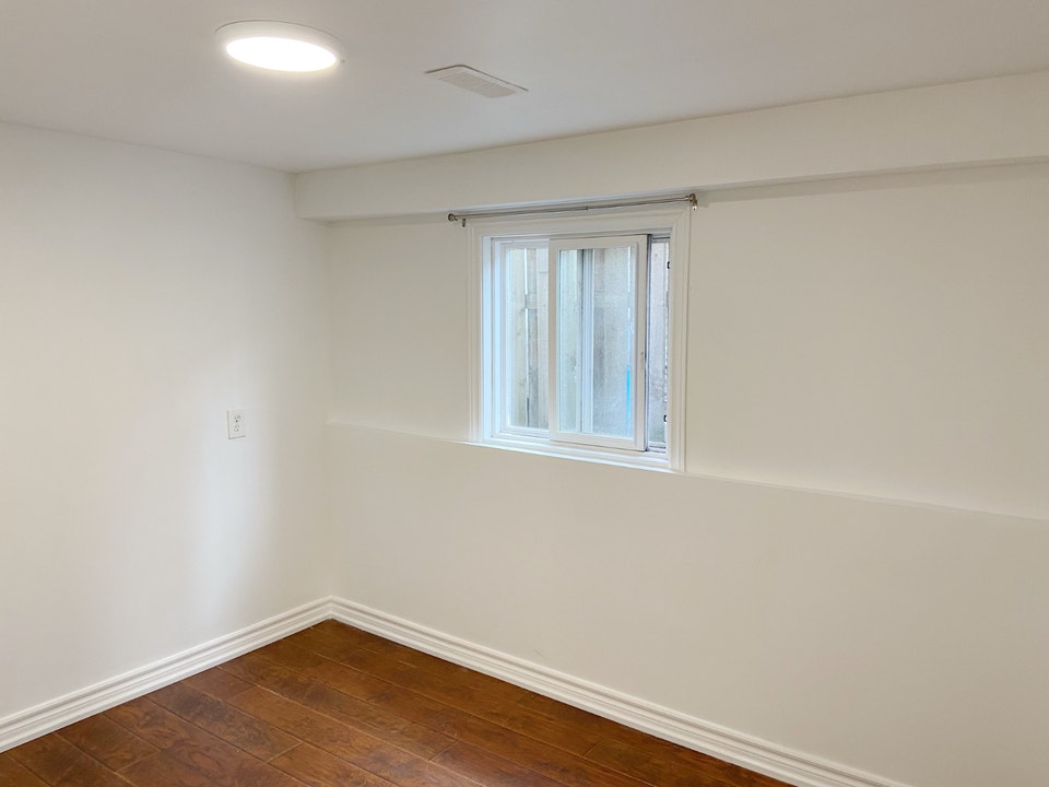 Three bedroom unit near Square One Mississauga 5