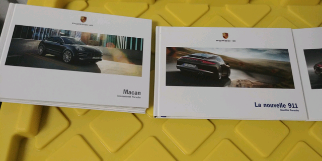 Porsche 5 livrets  Édition 2012  (4) et 2017 (1) in Arts & Collectibles in City of Montréal - Image 4