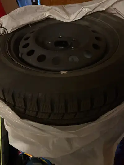 Set of 4 Toyo GSI-5 winter tires, 215/60R 16 95T in very good condition with rims, bolt pattern 5X11...