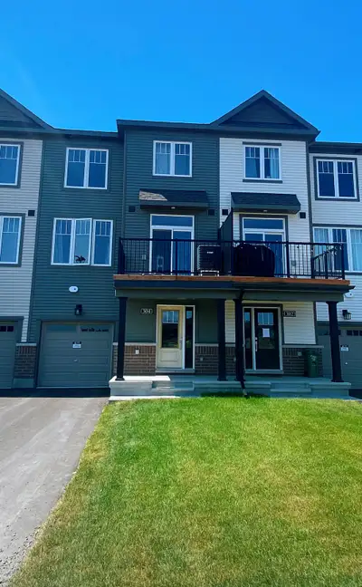 2022 built gorgeous park-view townhome available on Sep 1st