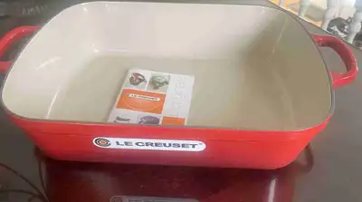 7QT. Le Creuset Signature Cast Iron Rectangular Roaster. , View more