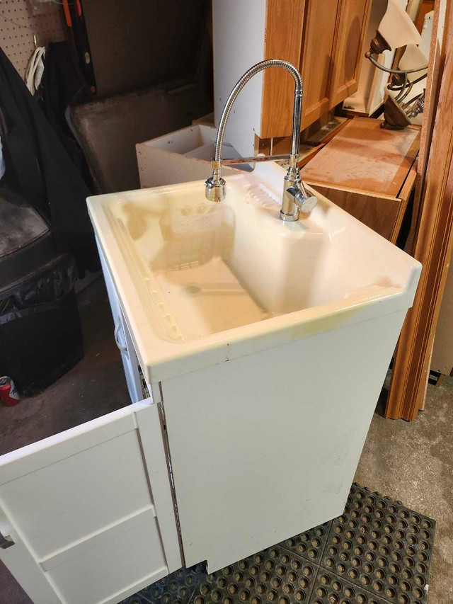 laundry sink cabinet and faucet  set in Plumbing, Sinks, Toilets & Showers in London - Image 2