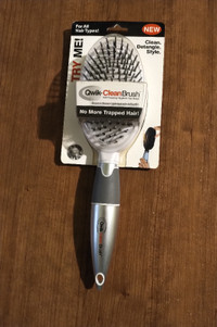 Brand New Qwik-Clean Hairbrush