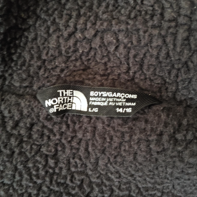 Boys black jacket by North Face in Kids & Youth in Laval / North Shore - Image 4