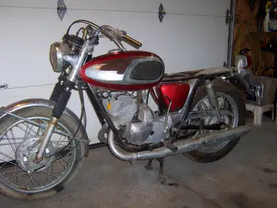 super RARE... ..a complete and unmolested Bridgestone 350 GTR Motorcycle..last plated and stored in...