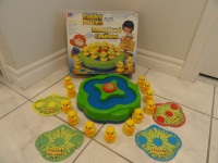 MB LUCKY DUCKS THE MOTORIZED DUCKY-GO-ROUND GAME , VINTAGE 1994