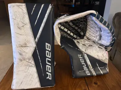 Bauer Glove and blocker are Intermediate 3.5 Supremes. Dark blue and white colourway. All straps and...
