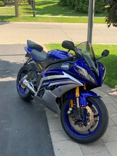 5000km , mint condition. -yoshimura full exhaust system - integrated/flushnount turn signals - fende...