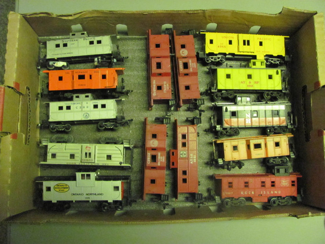 Ho train cars : a old collection of caboose's in Hobbies & Crafts in Richmond - Image 2