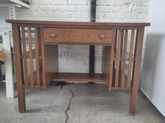 Beau Bureau en bois massif dans Bureaux  à Ville de Montréal