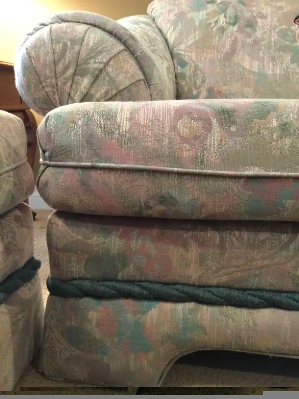 Beautiful Classic Sklar Peppler Sofa in Couches & Futons in Penticton - Image 5