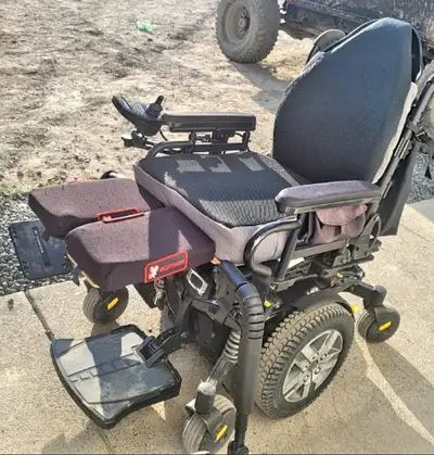 Quantum Q6 Edge 2.0 Power Wheelchair&nbsp;-&nbsp;$4,000, View more