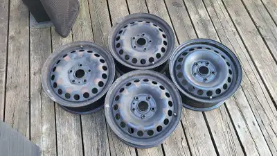 Steel rims in great condition. I have no use for them.
