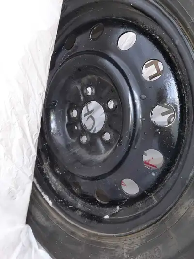 50% life winter claw was on 2014 Toyota venza asking 300$ 80% life 195 65 15 uniroyal tiger paw was...