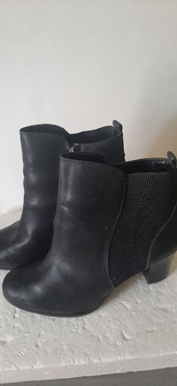Jeanne Becker Black Boots Size 10