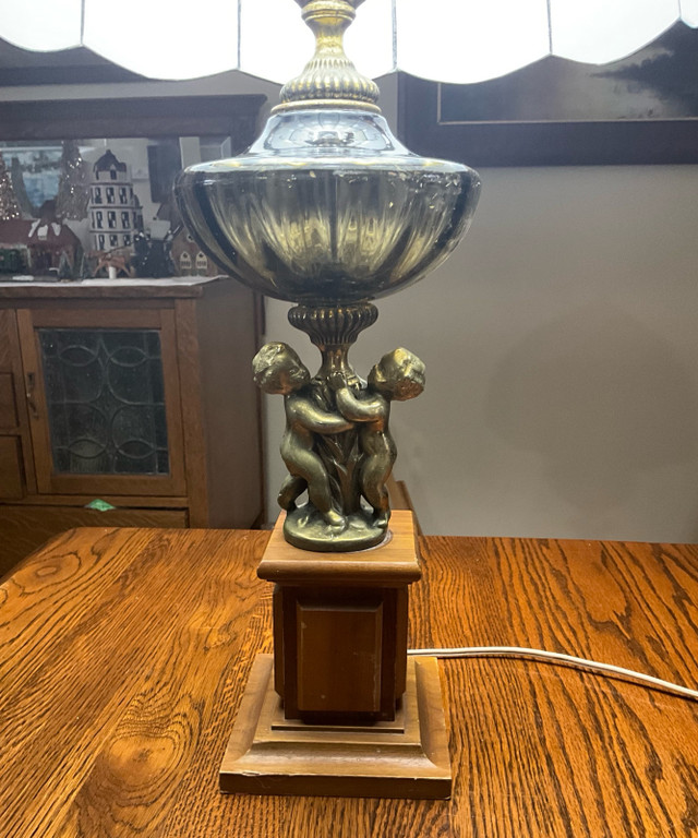Vintage Tiffany-Style Table Lamp, With Cherub Base in Indoor Lighting & Fans in Owen Sound - Image 4