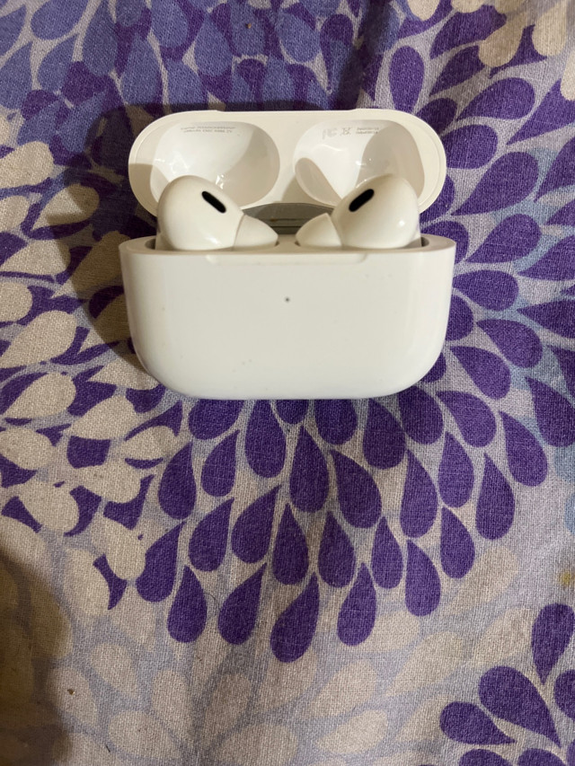 Apple Airpods Pro in General Electronics in Windsor Region - Image 2