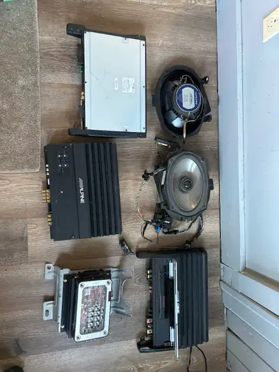 I’m selling 3 Alpine amps and a MTX Re-Q5 5 channel bass booster. As well as 2 Alpine SPR-694A 200W...