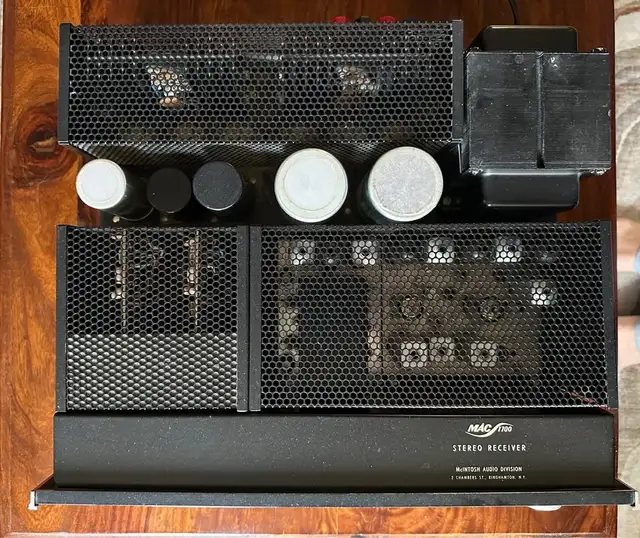 McIntosh Mac1700 stereo receiver in Stereo Systems & Home Theatre in Kingston - Image 4