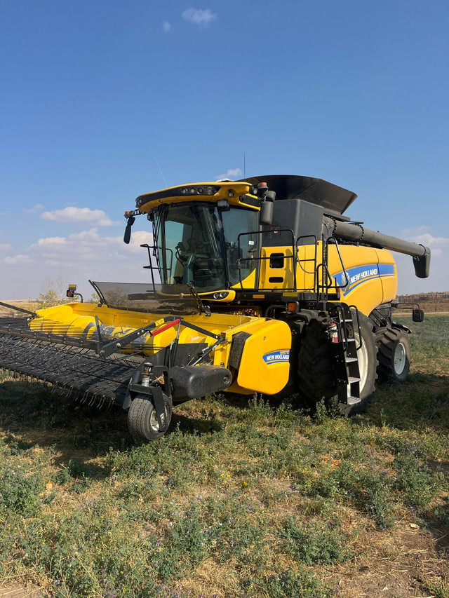 2019 cx8.80 new holland combine in Farming Equipment in Red Deer
