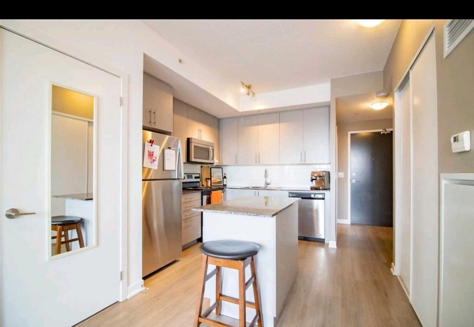 one bedroom condo with locker and a parking for rent 2