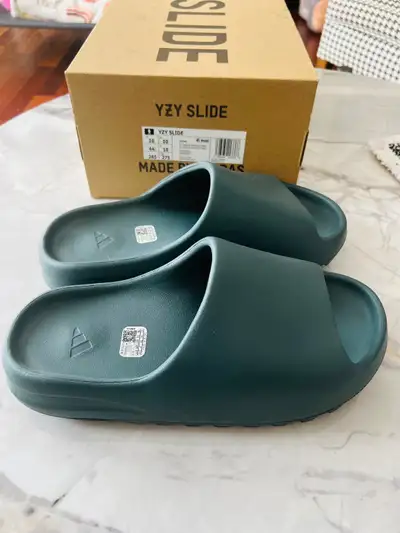 Yeezy Slides New Size 10, View more