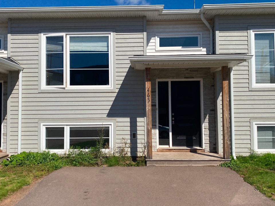 $1500 / 3 bed / 1.5 bath townhouse in Moncton North. 1