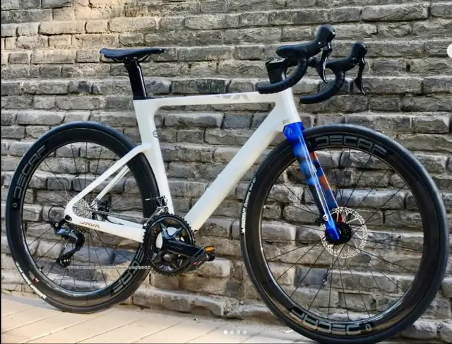 2026 FULL CARBON AERO BIKE SIZE48 SHIMANO 105 HYDRO DISCS in Road in St. Catharines - Image 7