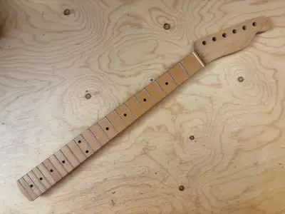 Manche de guitare.  Style Telecaster.  Érable., View more