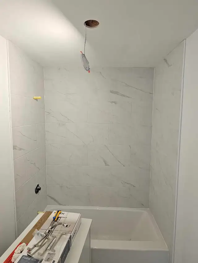Tile installer 476380019850618887