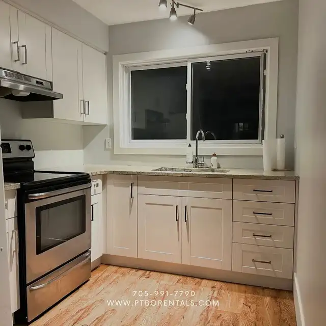 CLOSE TO ALL AMENITIES Modern + Renovated - Main Floor 2 Bdrms63436971311619122