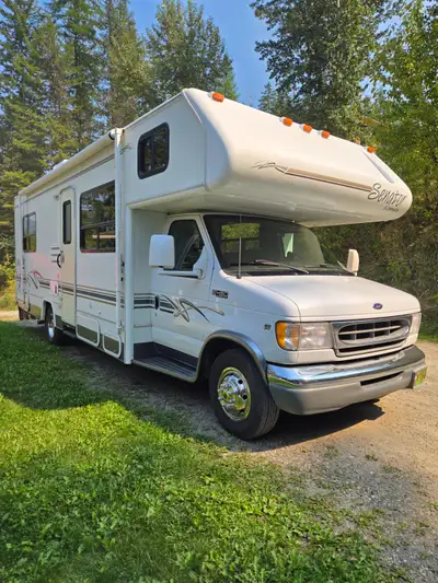 This Canadian-Made Top-Quality True 4-Season (rated to -25celcius) Triple E Senator C28XL E450 Class...