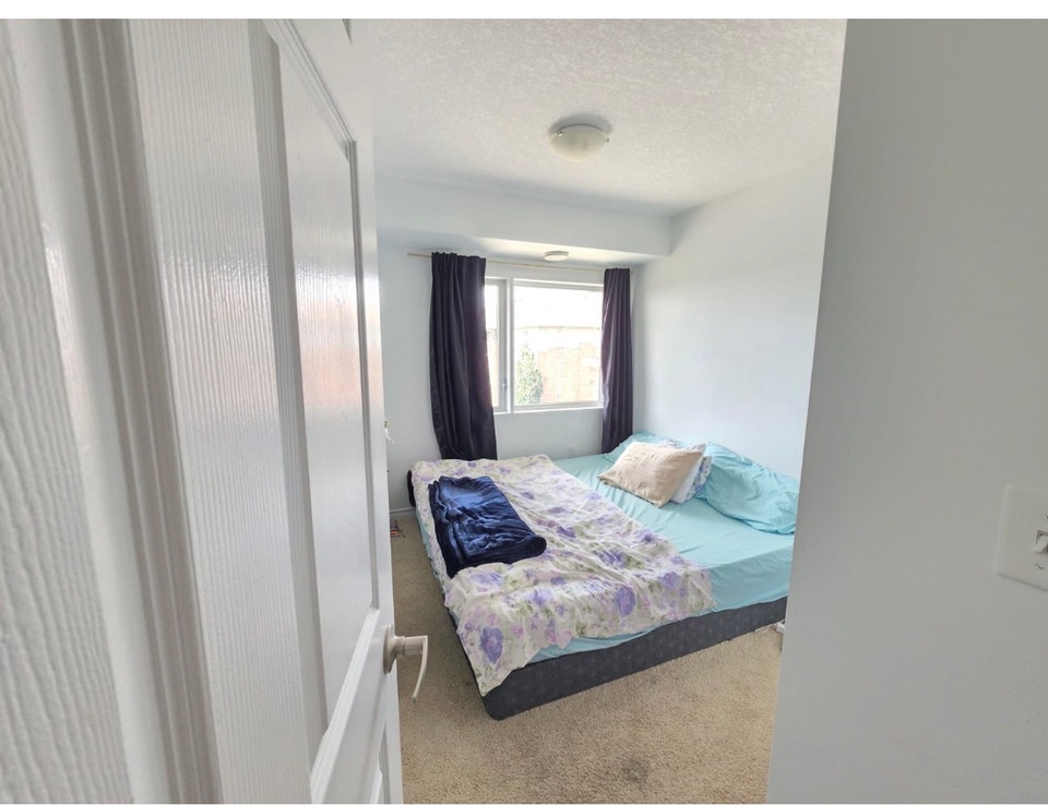 3 bed 2 bath condo southend guelph $2895 all in heat hydro water 4