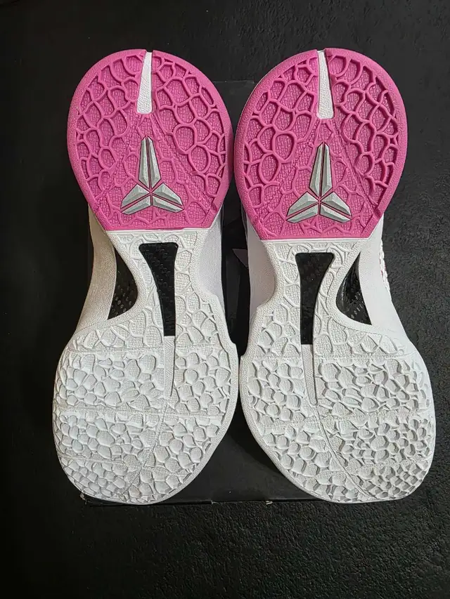 Kobe 6 Kay Yow size 8 in Men's Shoes in Mississauga / Peel Region - Image 6