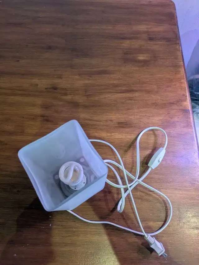 IKEA Lamp in Indoor Lighting & Fans in City of Toronto - Image 3