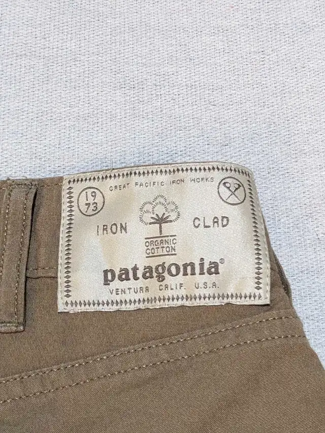 Patagonia Organic Cotton Flat front pants mens 30 32 in Men's in City of Toronto - Image 8