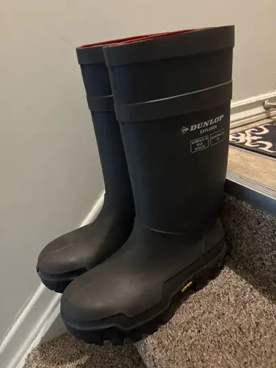 Dunlop work boots size 14, View more