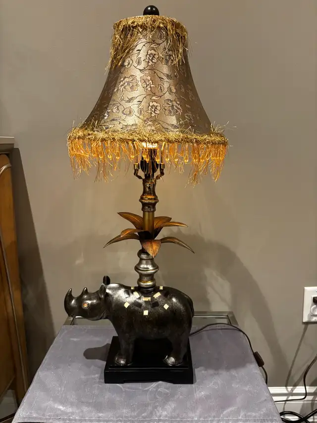 Rhino Table Lamp in Home Décor & Accents in Mississauga / Peel Region - Image 2