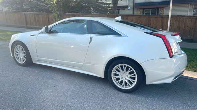 2011  CADILLAC  CTS  AWD in Cars & Trucks in Calgary