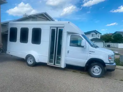 HAS TOW PACKAGE VOYAGER BUS 2013 Ford E-350 Super Duty 13 Passengers Engine Triton 5.4L Flex Fuel V8...