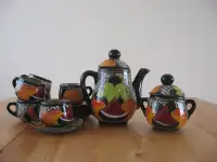 Ensemble de thé 6 personnes - Tea set for 6   $25