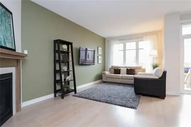 Beautiful Modern Townhome in Stittsville/Kanata in Long Term Rentals in Ottawa - Image 4