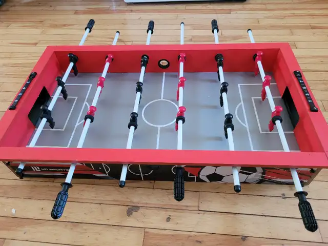 CHILDRENS FOOSBALL TABLE PRICE FIRM CASH ONLY KELLIGREWS PIC UP in Toys & Games in St. John's - Image 9