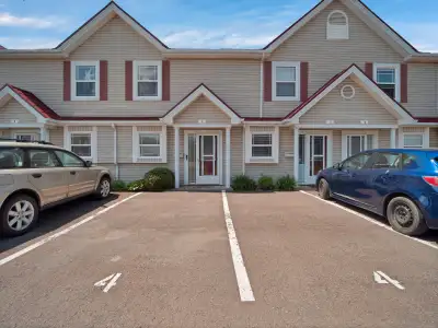2 Bed 1.5 Bath Townhouse Style Condo FOR RENT in Dieppe!
