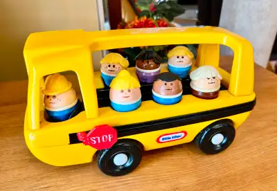 Nostalgie des anciens jouets! Bon nombre d'enfants du Québec ont joué avec ce robuste jouet , sans p...