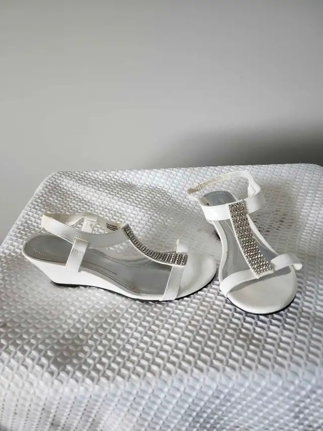 white gem sandals628632844002591213